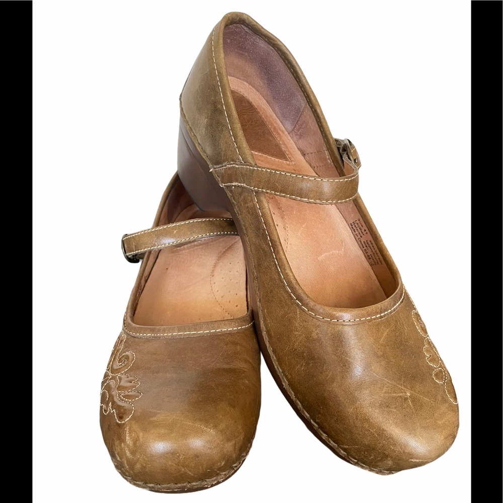 Dansko Mary Jane Strap Buckle closure